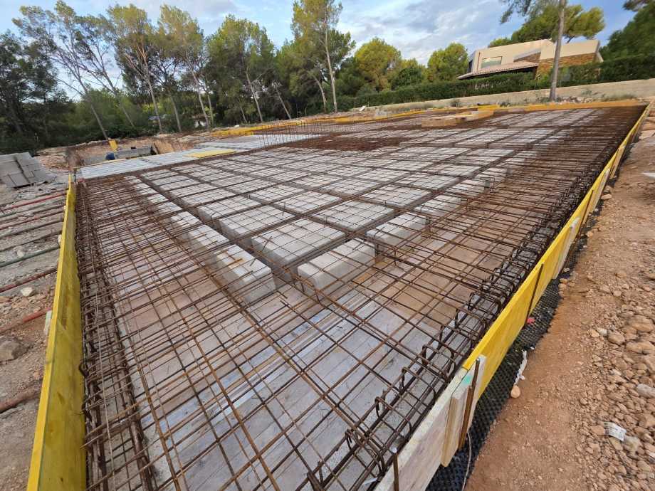 Forjado y losa de cimentación armada en una obra en Valencia